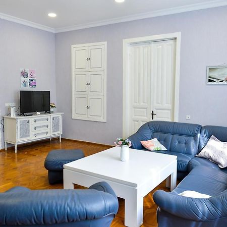 A.G'S Guest House Кутаїсі Екстер'єр фото