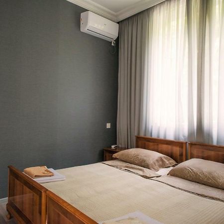 A.G'S Guest House Кутаїсі Екстер'єр фото
