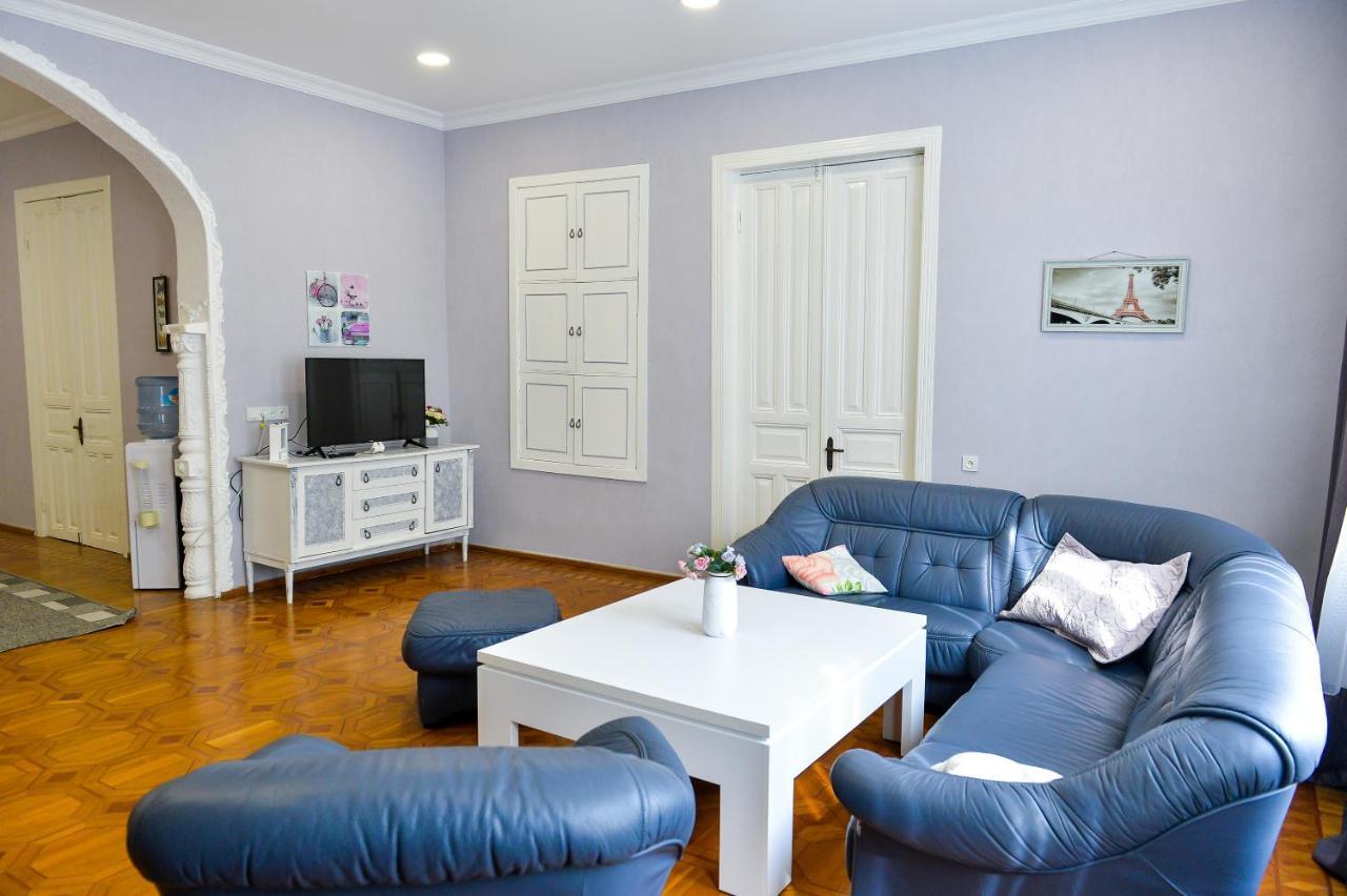 A.G'S Guest House Кутаїсі Екстер'єр фото