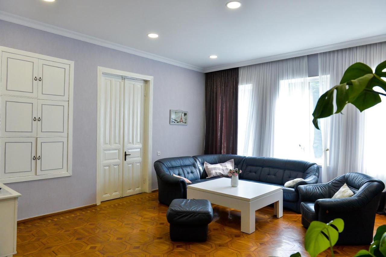 A.G'S Guest House Кутаїсі Екстер'єр фото