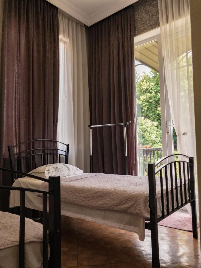A.G'S Guest House Кутаїсі Екстер'єр фото