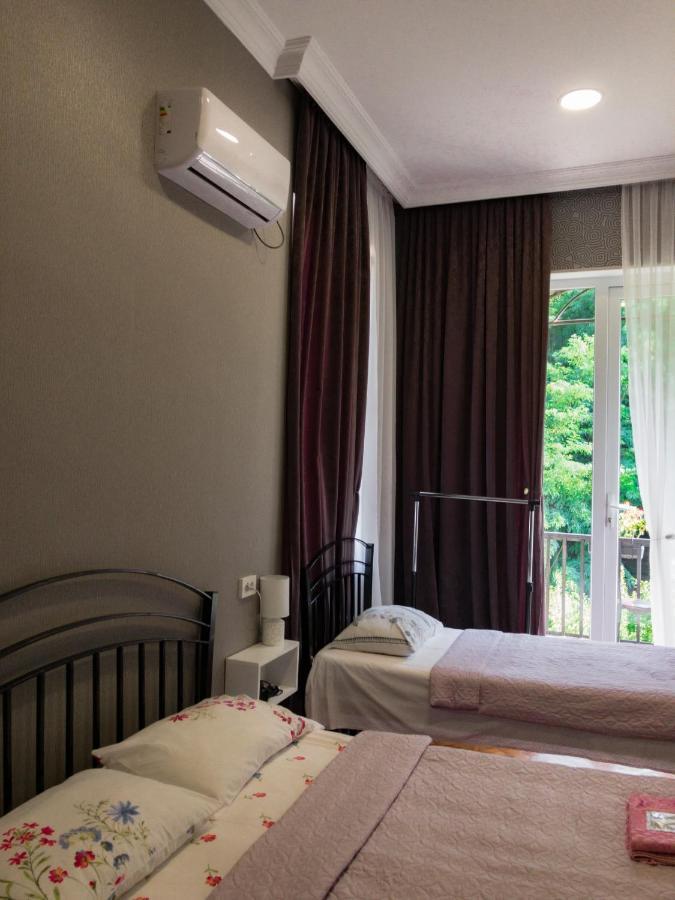 A.G'S Guest House Кутаїсі Екстер'єр фото