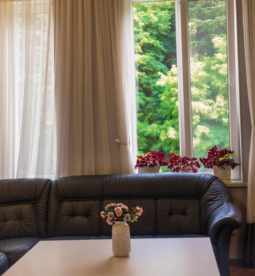 A.G'S Guest House Кутаїсі Екстер'єр фото