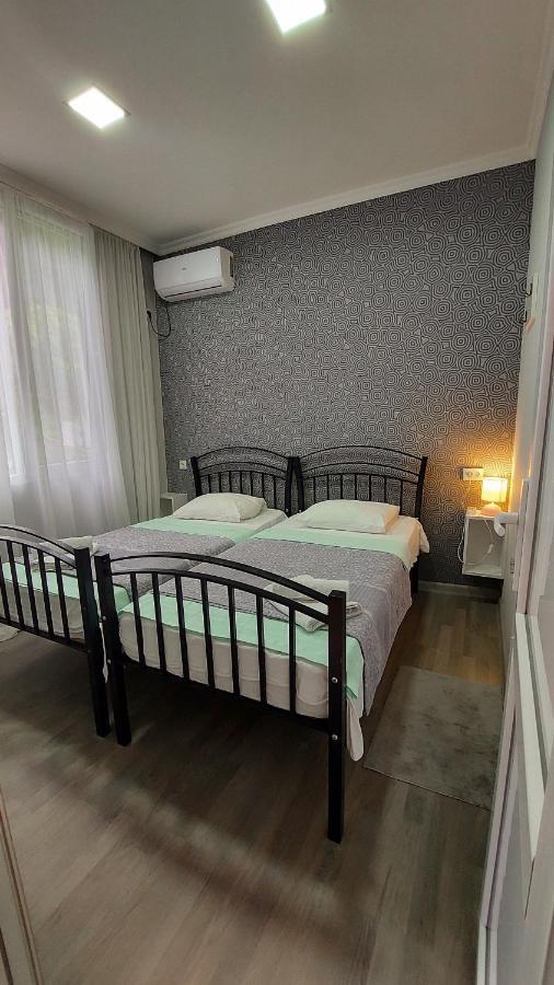 A.G'S Guest House Кутаїсі Екстер'єр фото