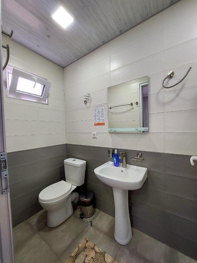 A.G'S Guest House Кутаїсі Екстер'єр фото