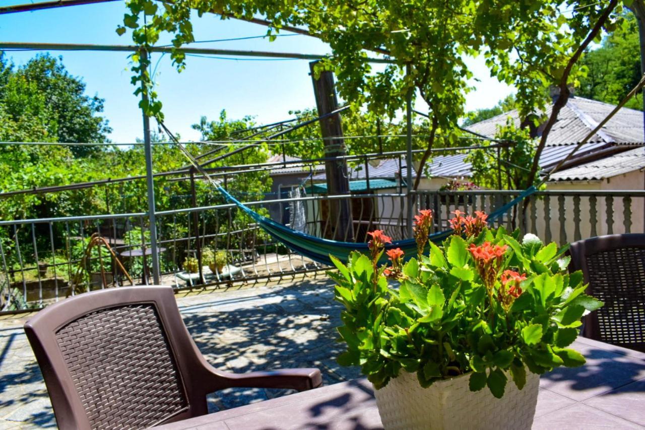 A.G'S Guest House Кутаїсі Екстер'єр фото