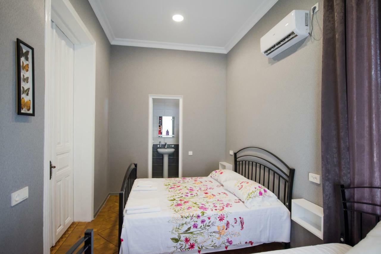 A.G'S Guest House Кутаїсі Екстер'єр фото