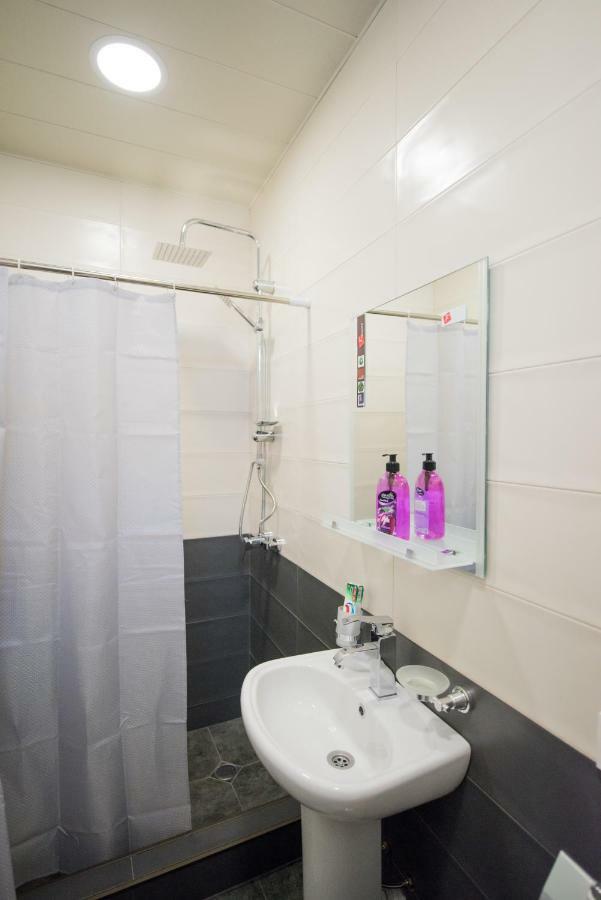 A.G'S Guest House Кутаїсі Екстер'єр фото