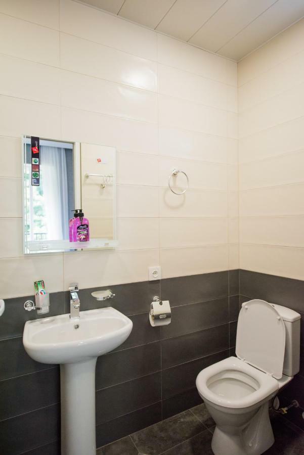 A.G'S Guest House Кутаїсі Екстер'єр фото
