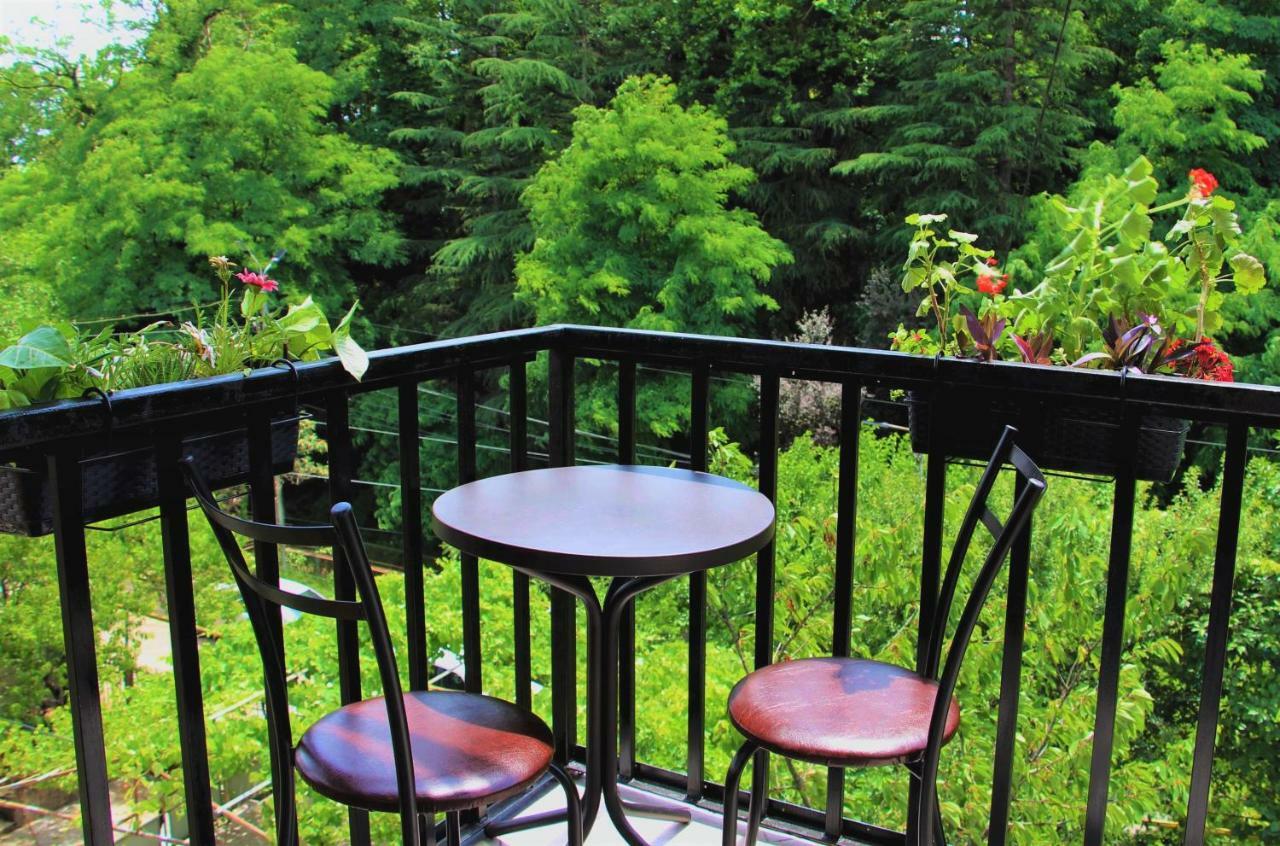 A.G'S Guest House Кутаїсі Екстер'єр фото