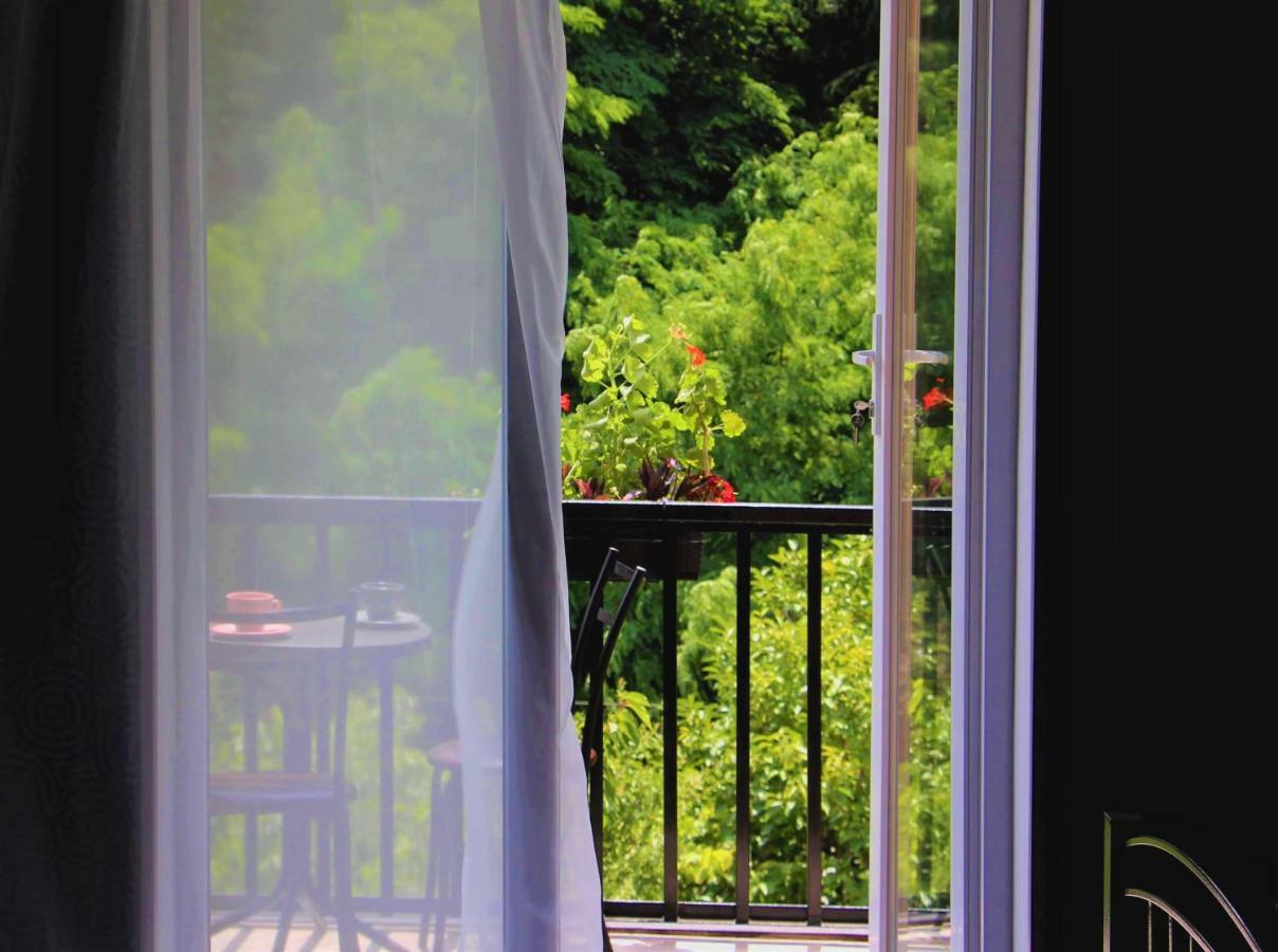 A.G'S Guest House Кутаїсі Екстер'єр фото