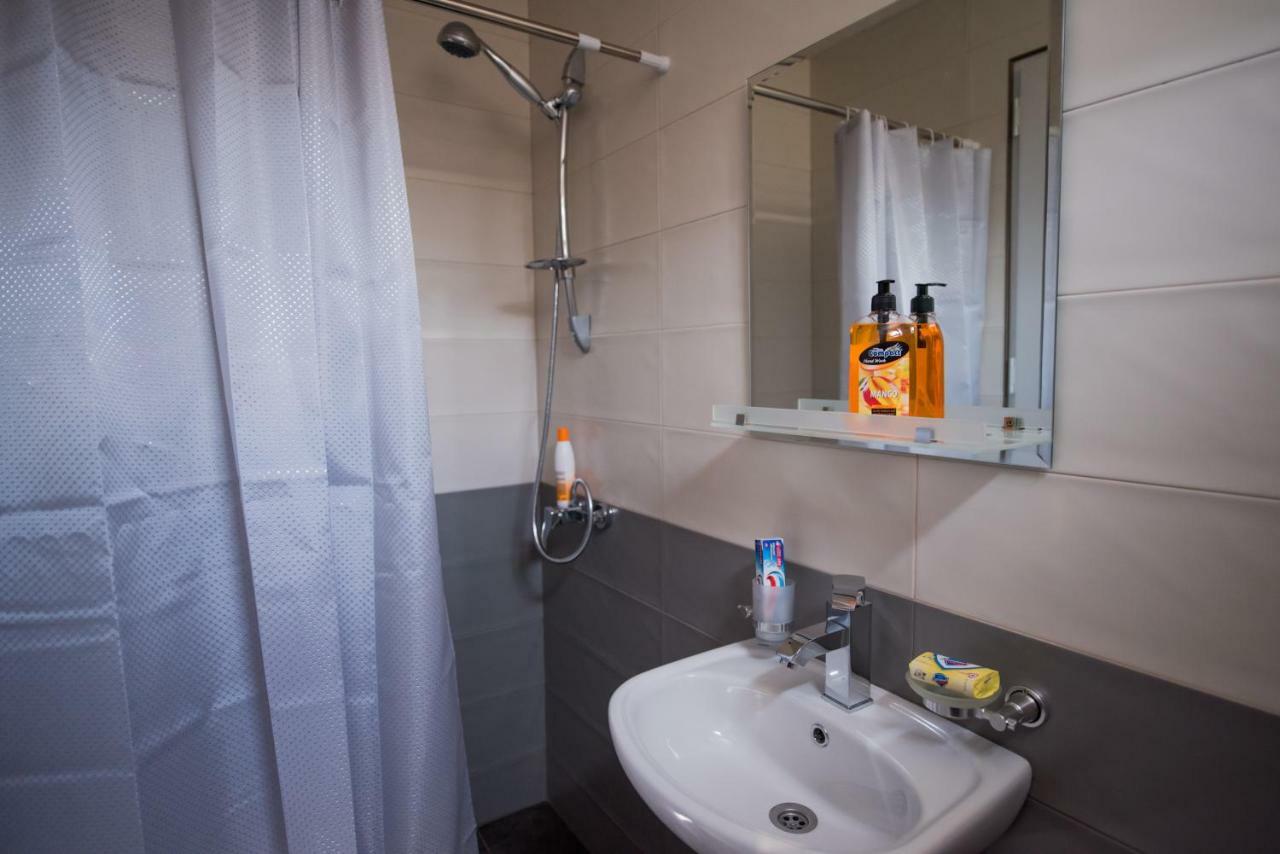 A.G'S Guest House Кутаїсі Екстер'єр фото