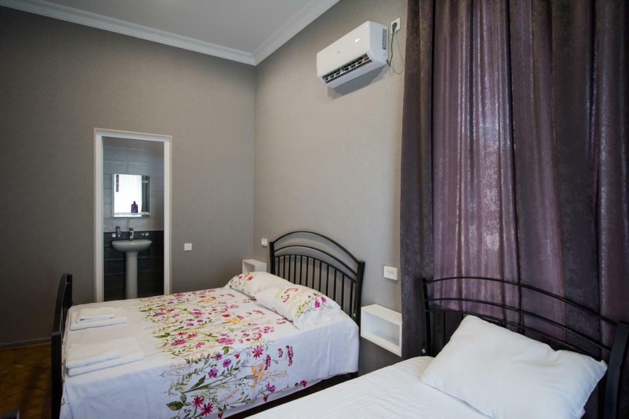 A.G'S Guest House Кутаїсі Екстер'єр фото