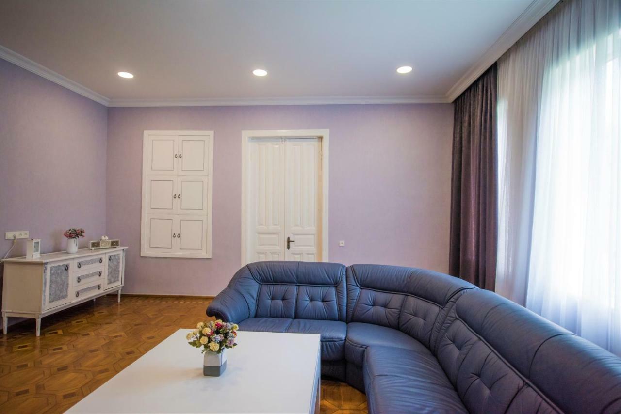A.G'S Guest House Кутаїсі Екстер'єр фото