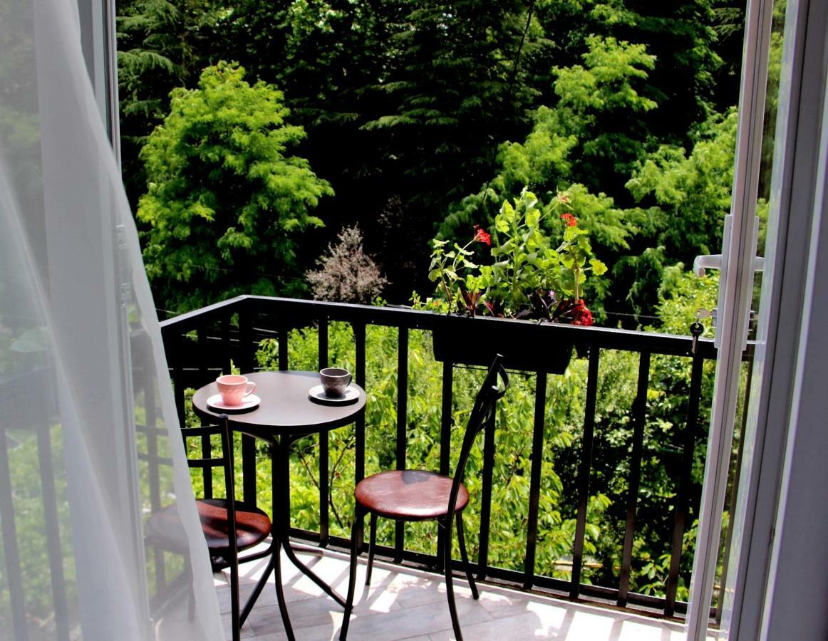A.G'S Guest House Кутаїсі Екстер'єр фото