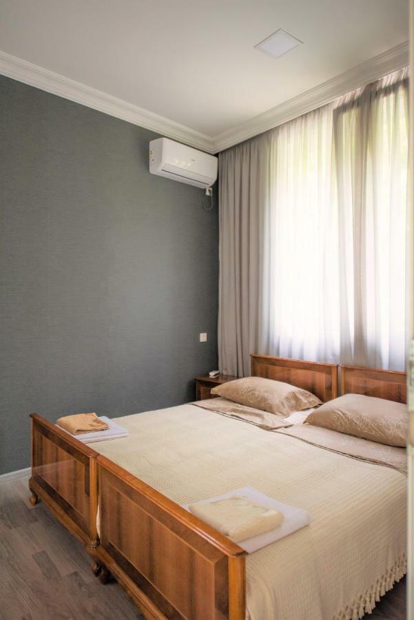 A.G'S Guest House Кутаїсі Екстер'єр фото